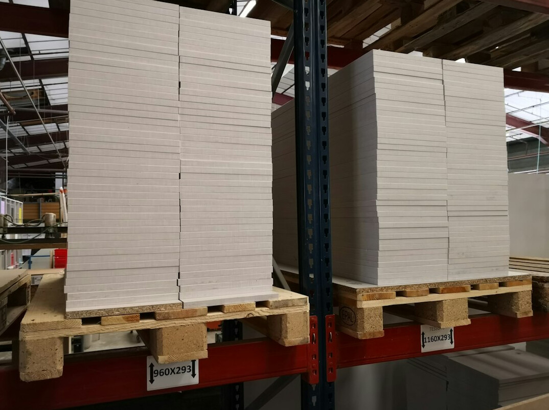 Archival folders and index cards for cataloguing